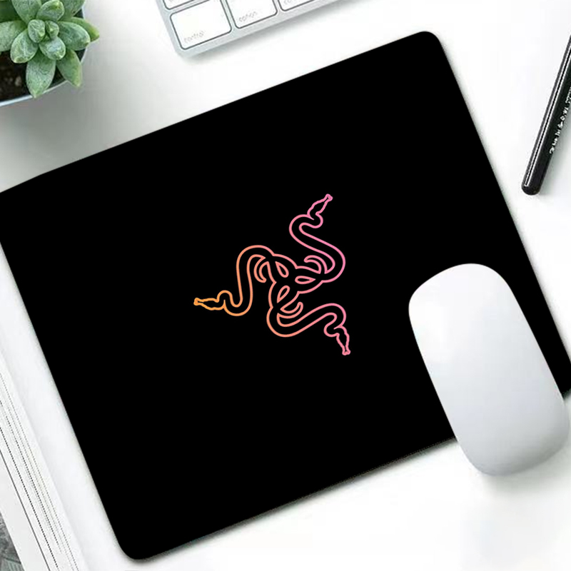 Tech Accessories For Office Desk - Razer Luxe Muismat Anime Gamer Bureaumat