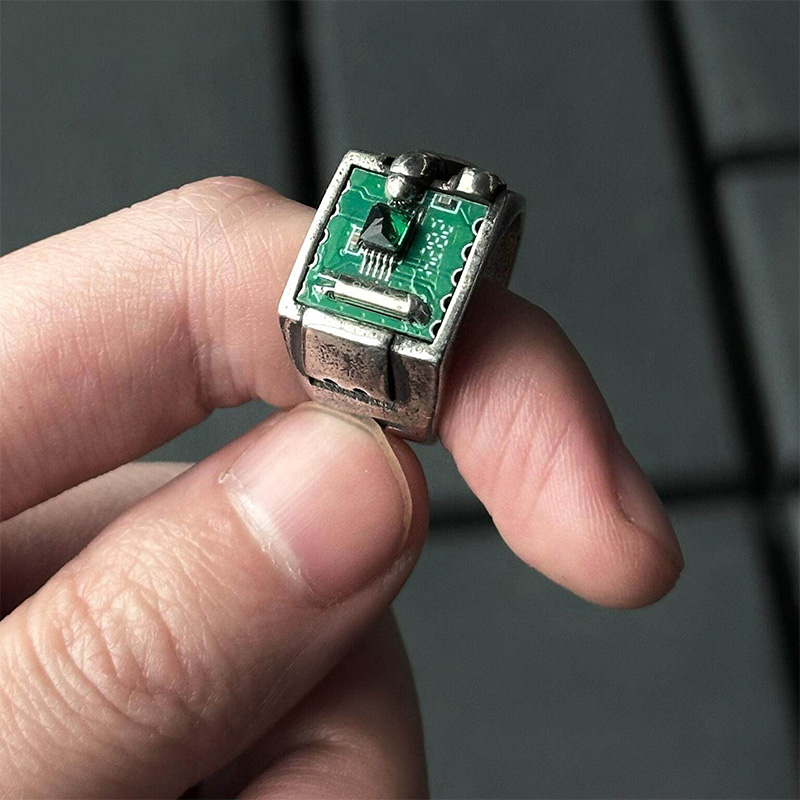 Tech-geïnspireerde PCB-patroon - Tech Accessories Industry recensie en prijs
